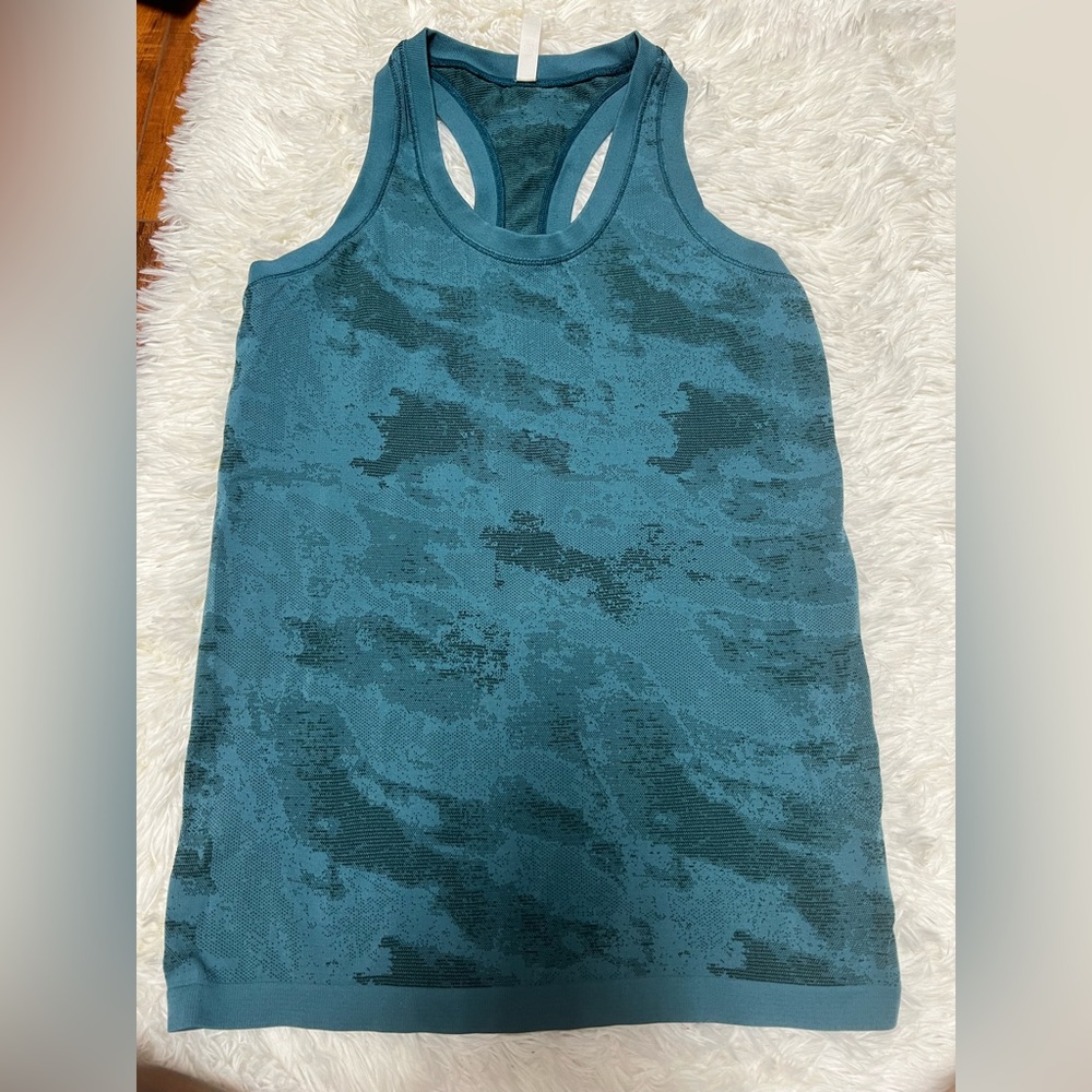 Small Athleta FittedTanks
Teal 
EUC/No flaws